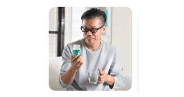 Happy customer sharing experience with CelluCare capsules